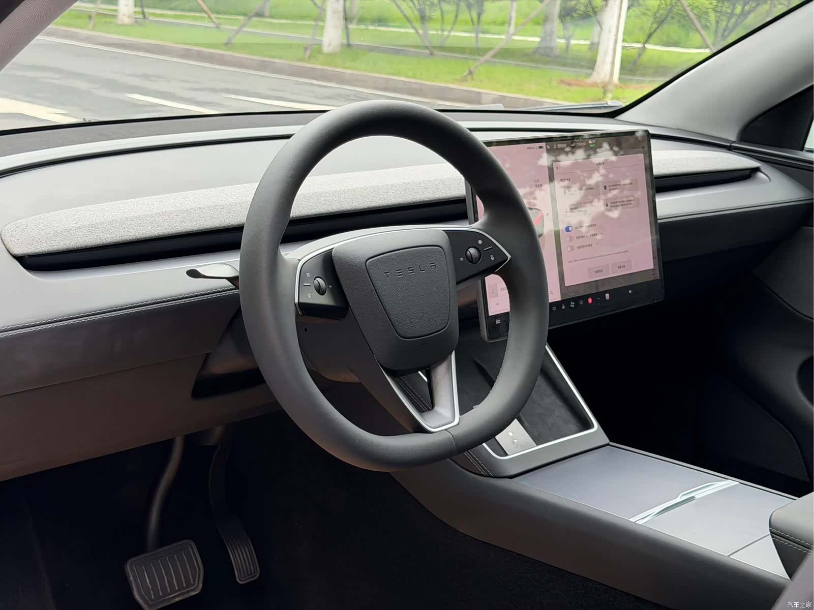 Tesla Model Y, 2026 12