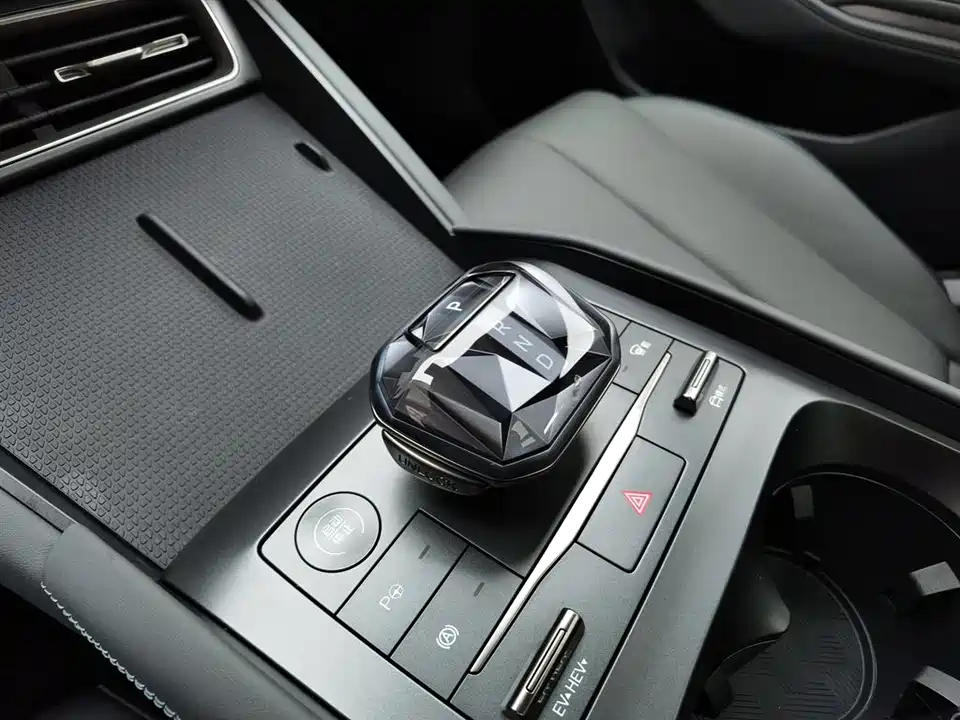 BYD Qin L BYD Qin L