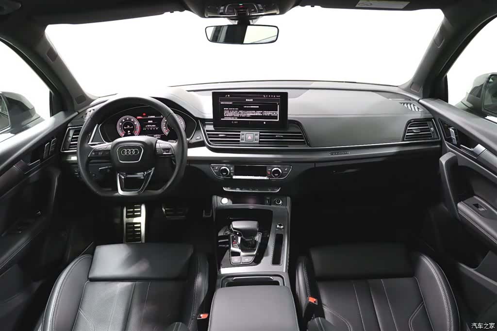 Audi Q5L, 2025 10