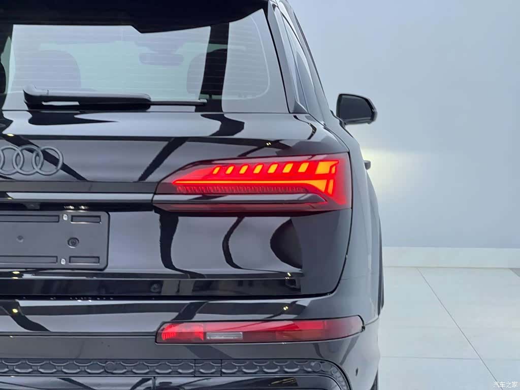 Audi Q7, 2024 4