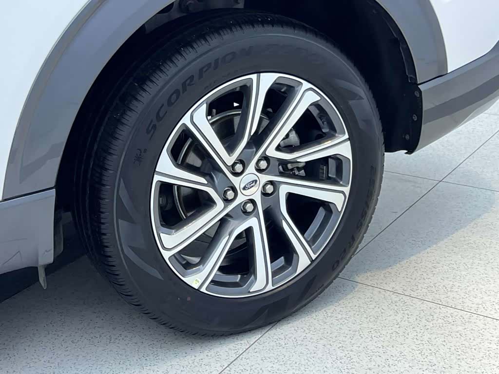 Ford Explorer, 2023 29