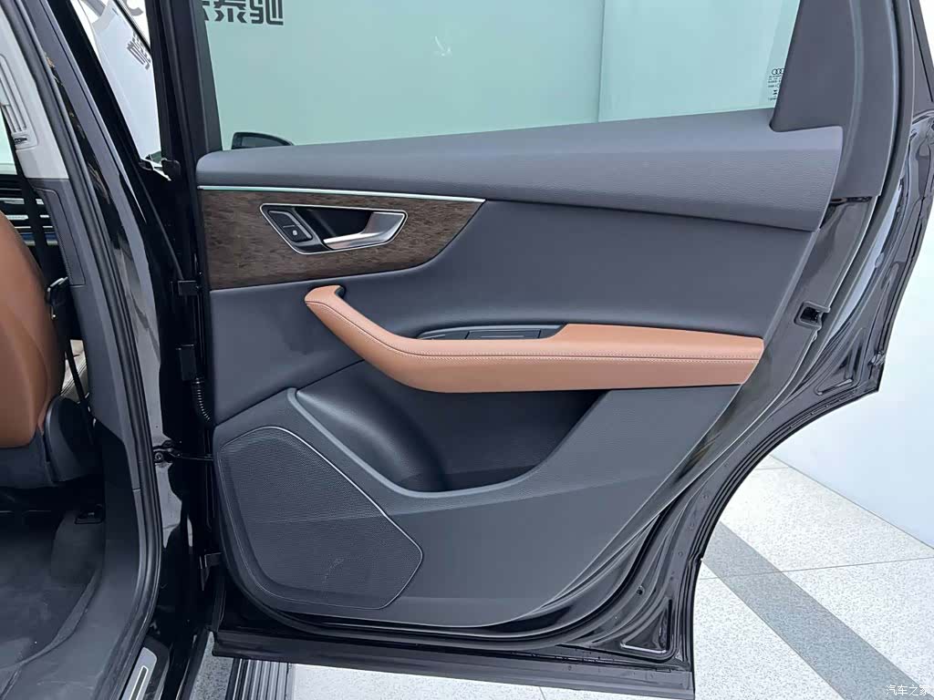 Audi Q7, 2024 14