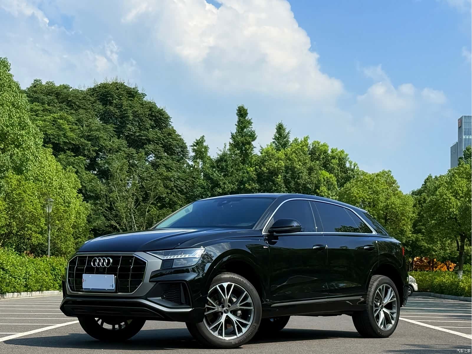 Audi Q8, 2024 1