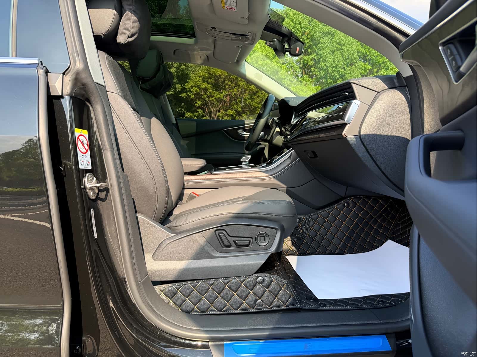 Audi Q8, 2024 22