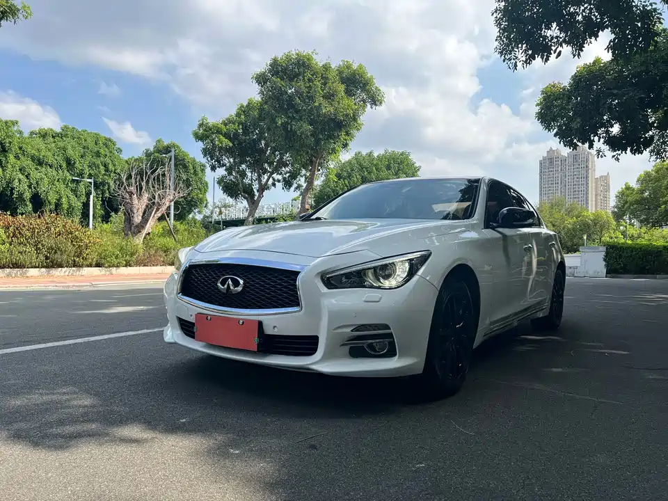 Infiniti Q50L