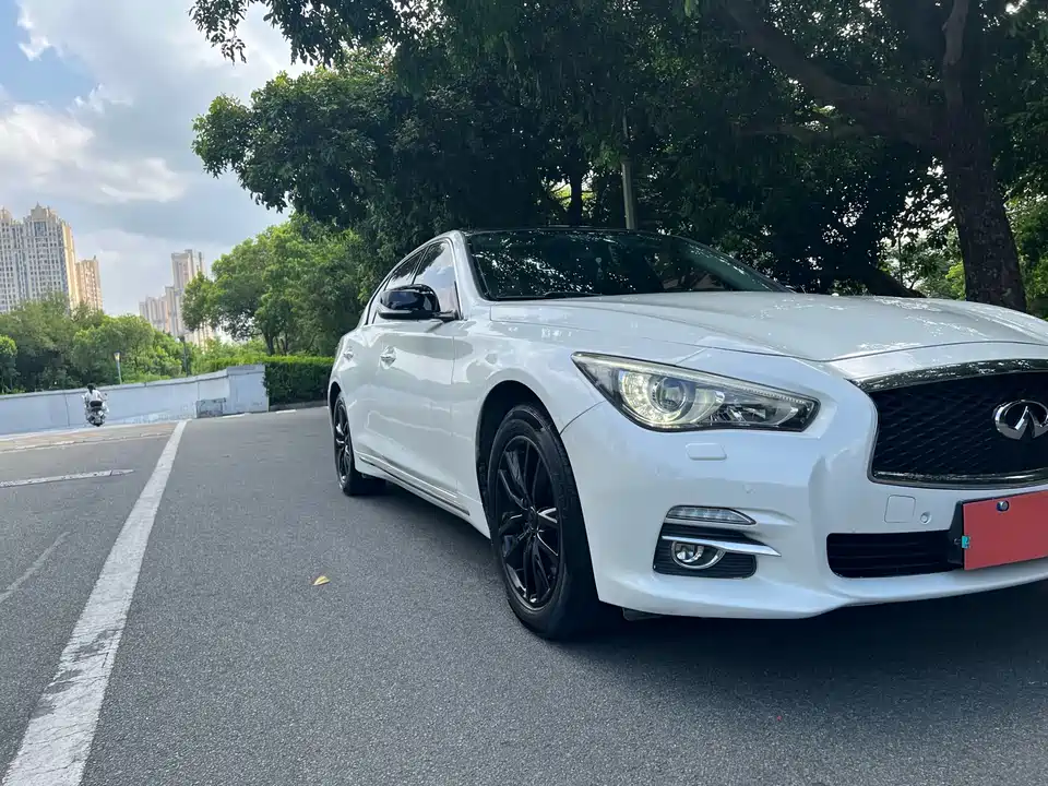 Infiniti Q50L