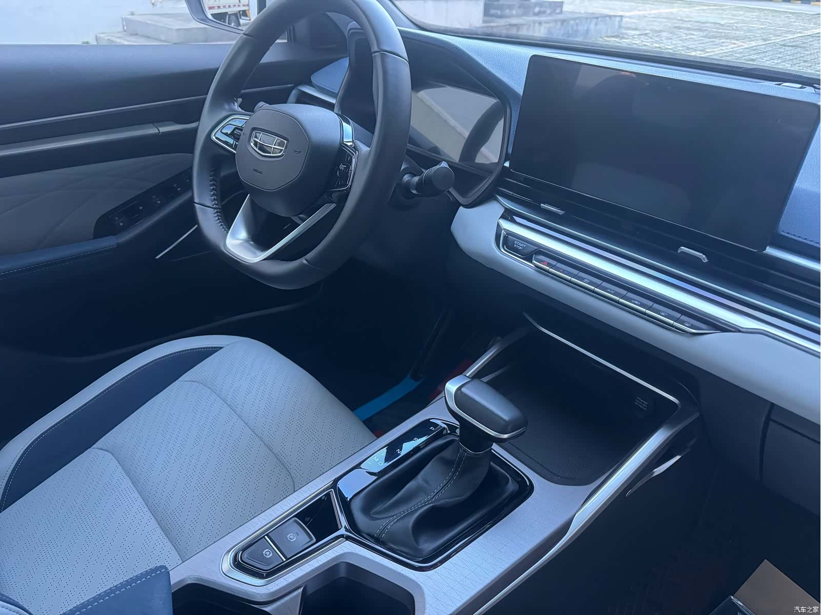 Geely Emgrand, 2022 18
