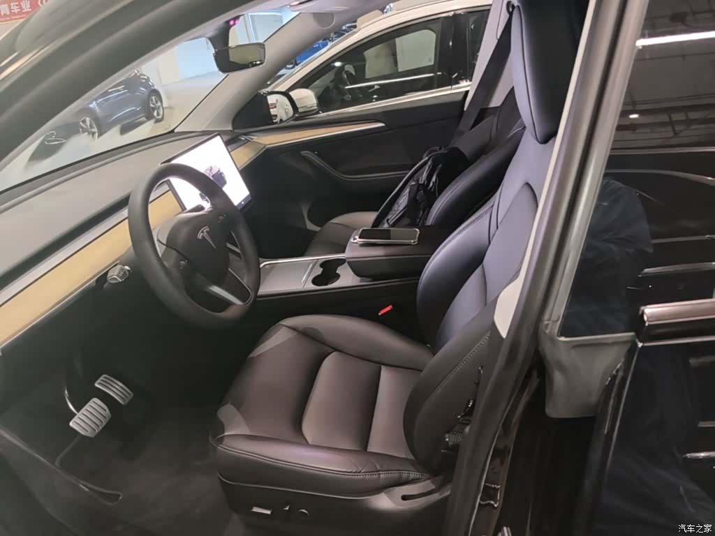Tesla Model Y, 2023 15