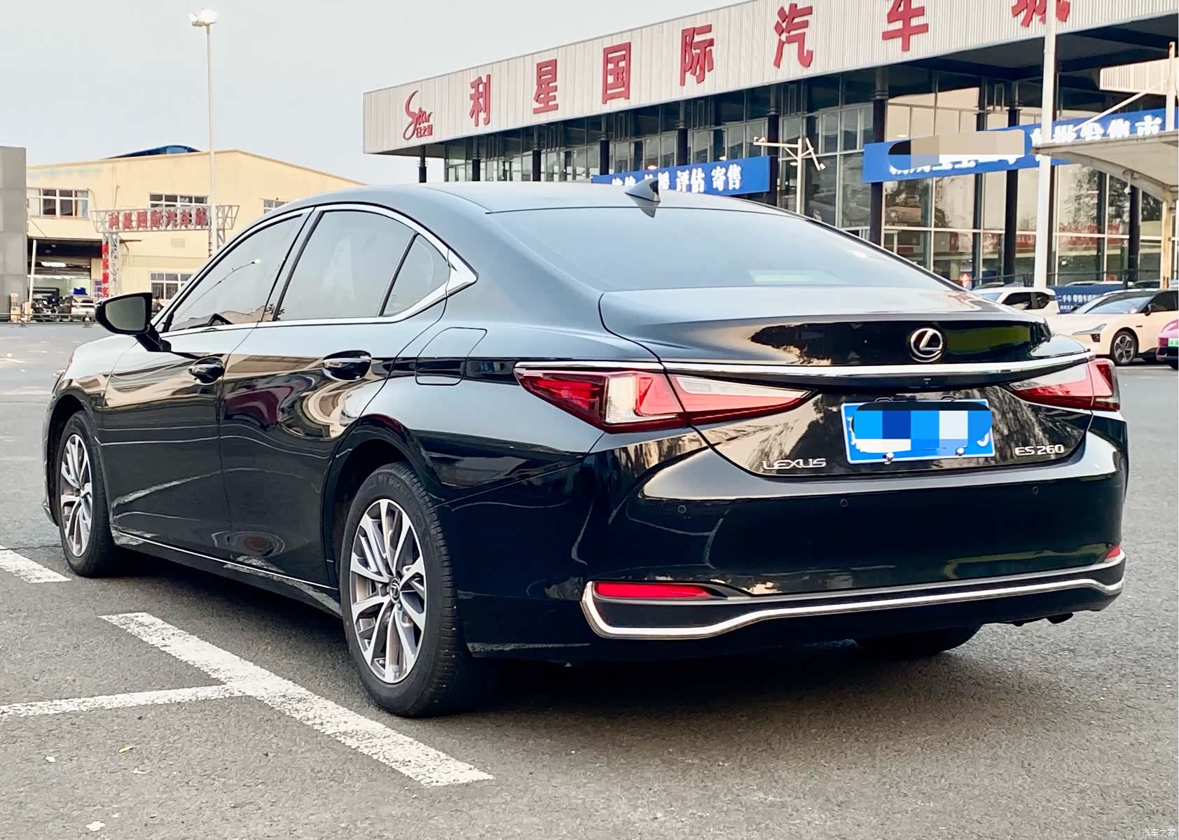 Lexus ES, 2023 4