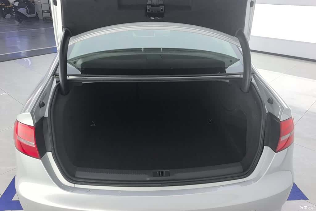 Audi A4L, 2016 4