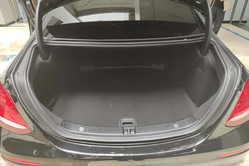 Mercedes-Benz E-Class, 2018 4