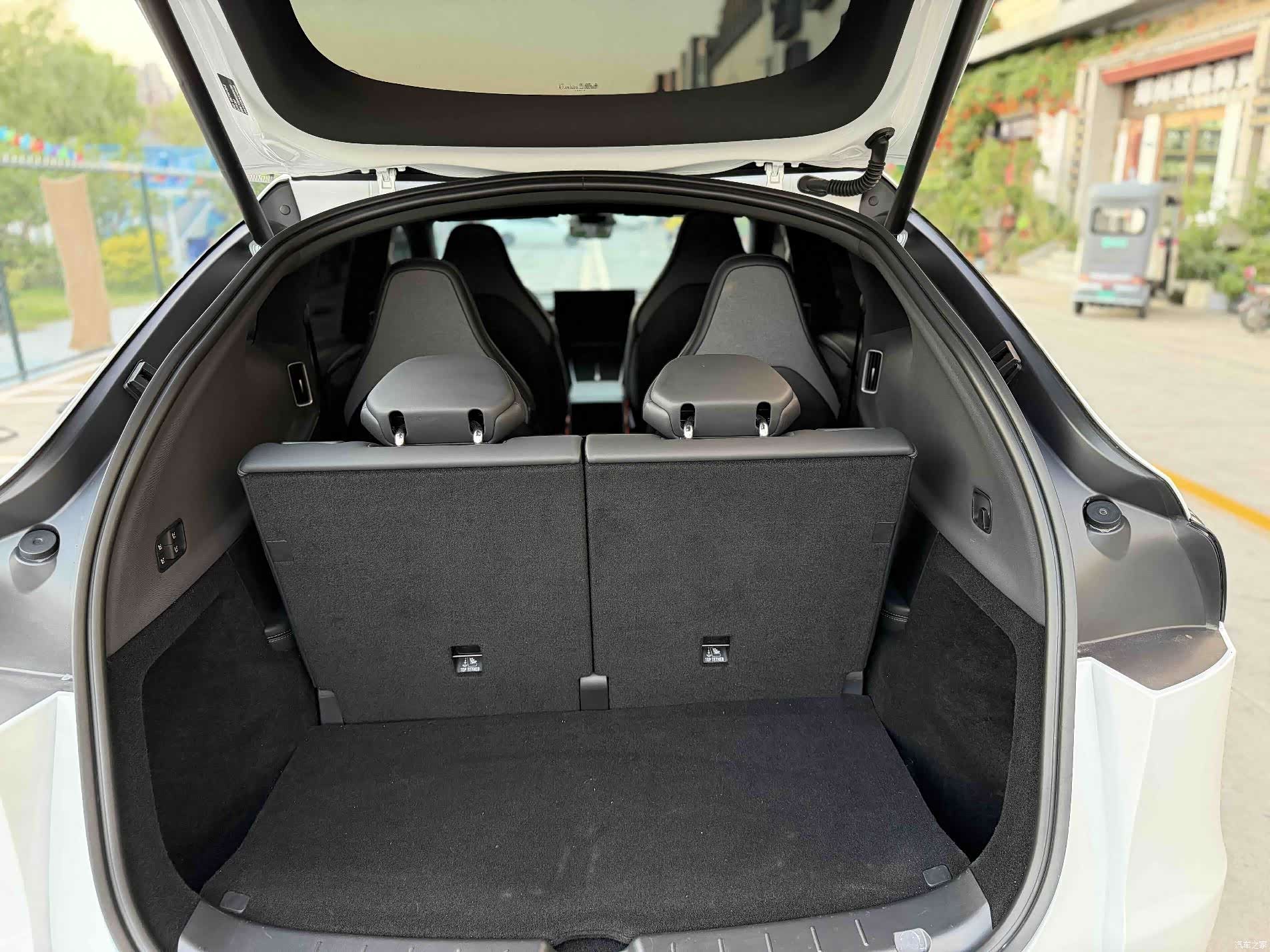 Tesla Model Y, 2026 7