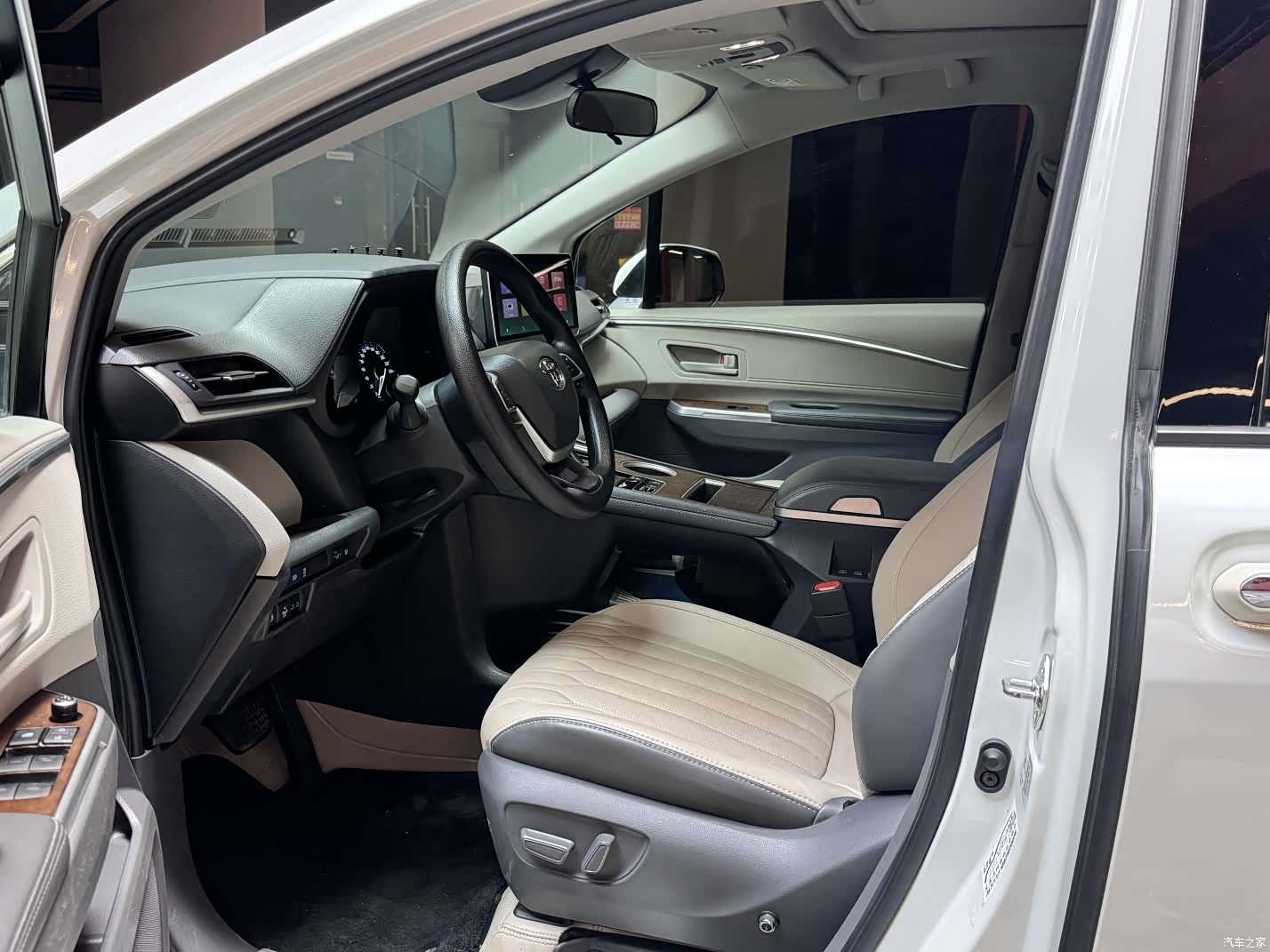 Toyota Sienna, 2023 3