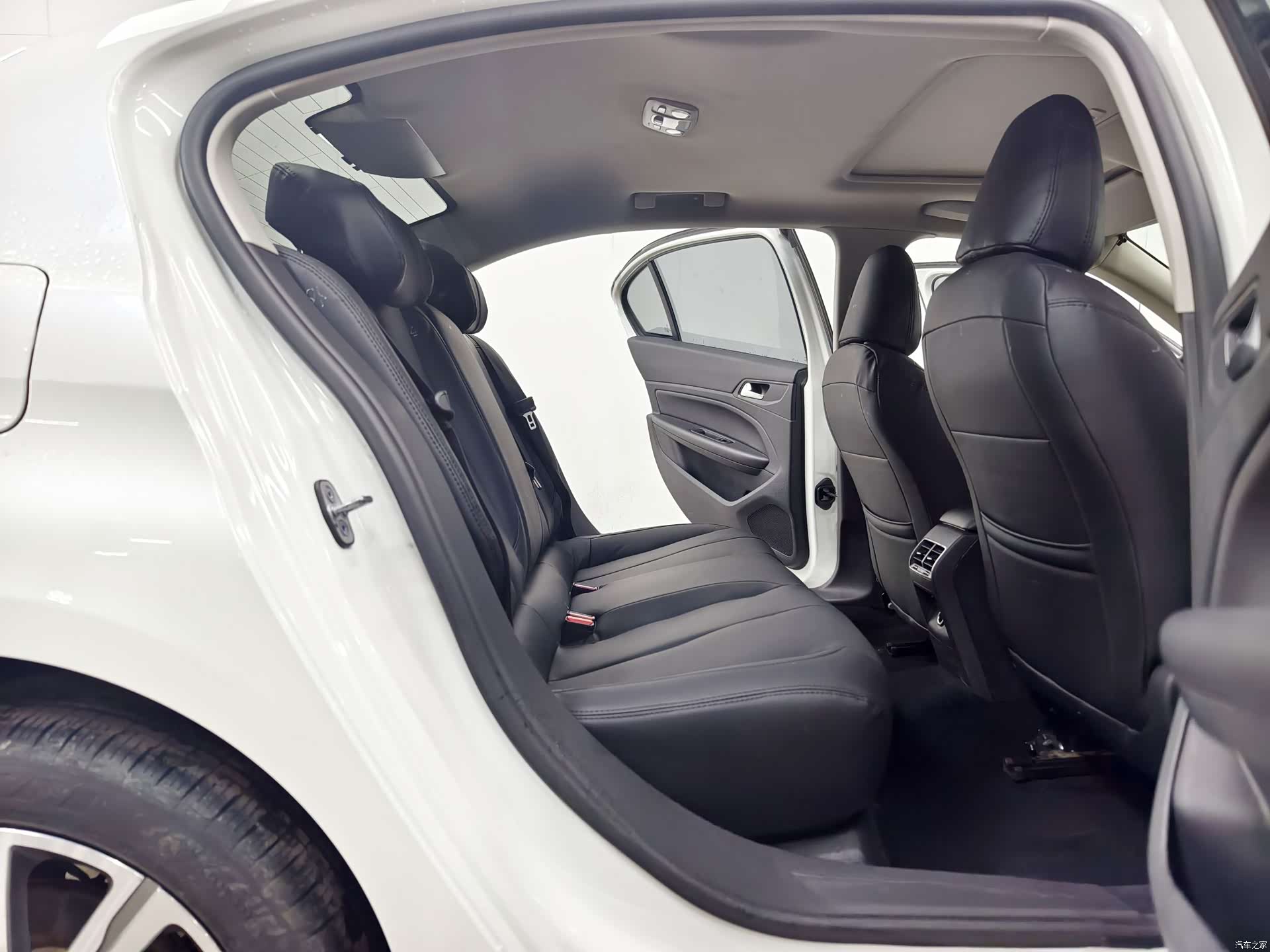 Peugeot 408, 2016 16