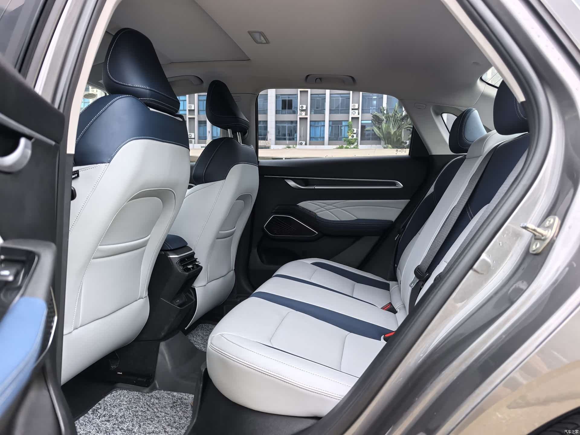 Geely Emgrand, 2022 9