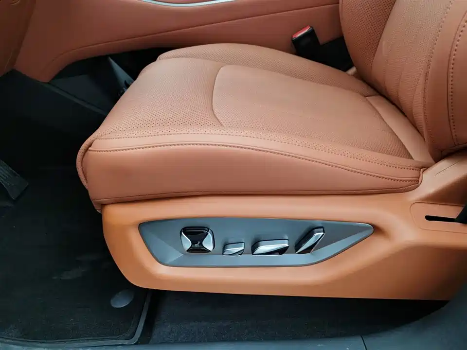 BYD Tang L