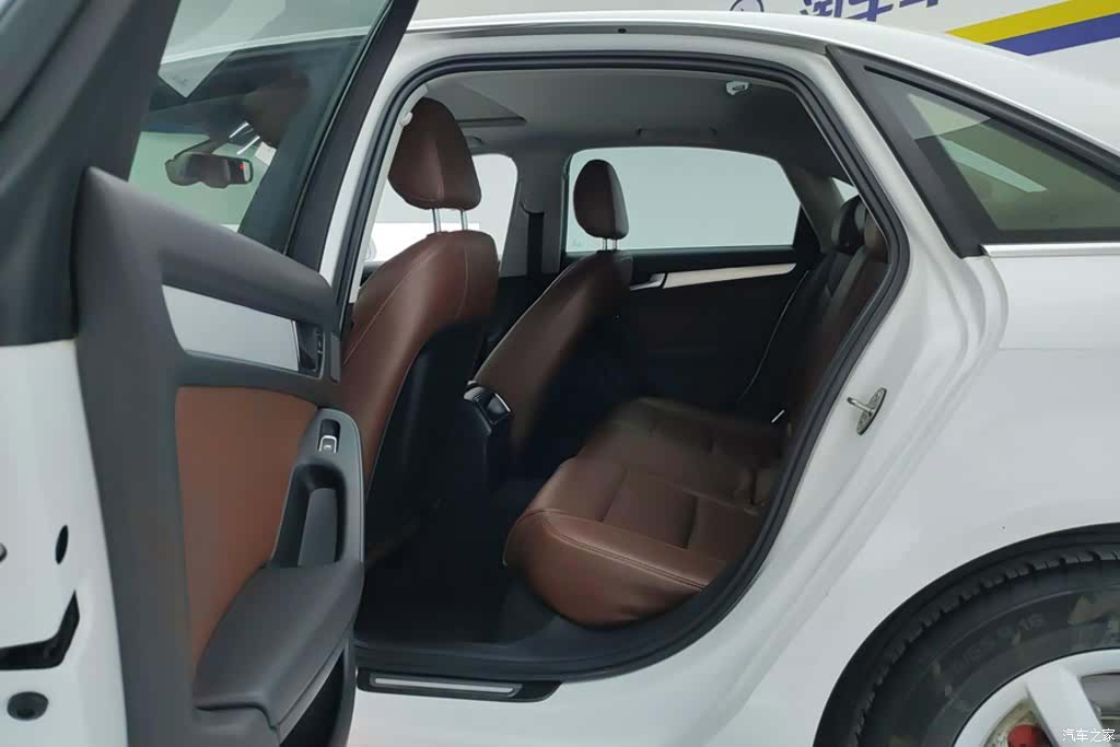 Audi A4L, 2016 11
