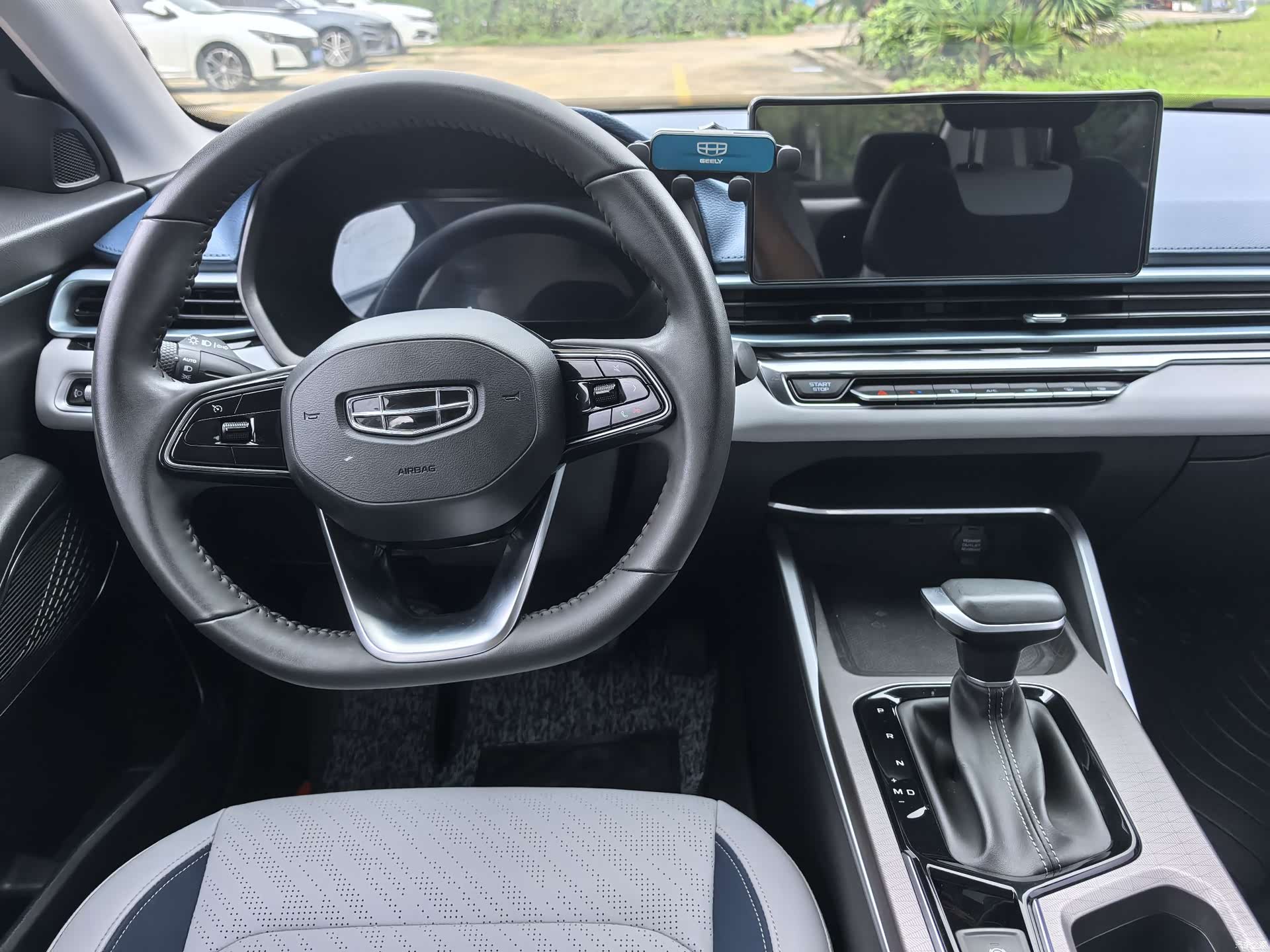 Geely Emgrand, 2022 все фото