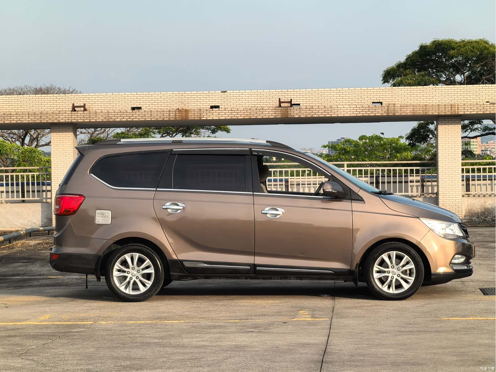 Wuling 730, 2017 4