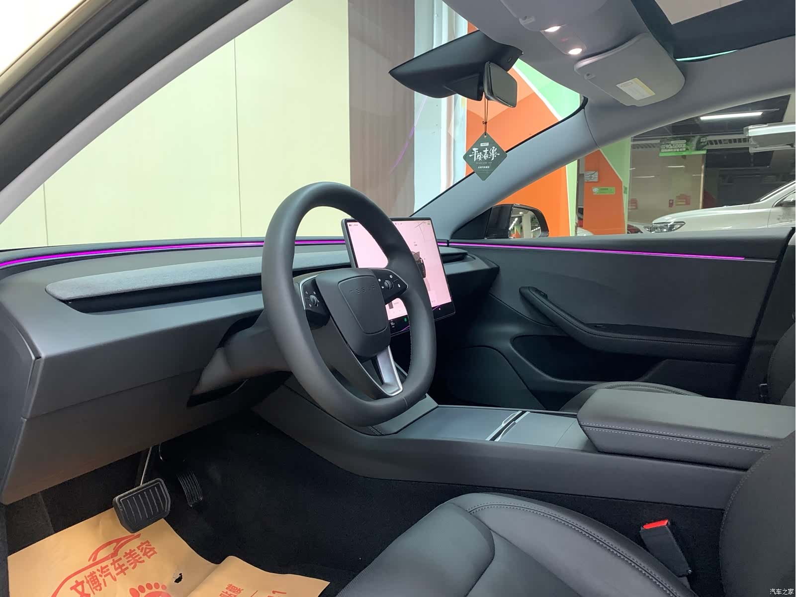 Tesla Model 3, 2025 7