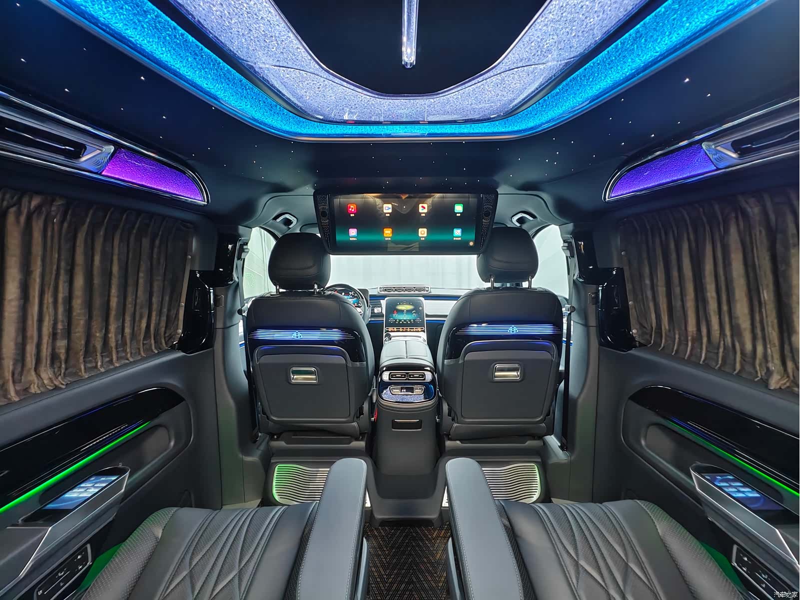 Mercedes-Benz 7, 2025 24