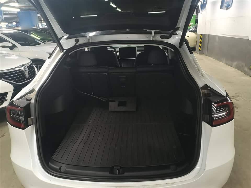 Tesla Model Y Tesla Model Y