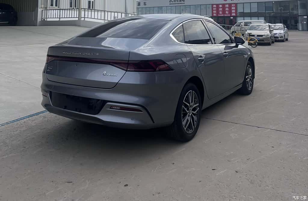 BYD Qin, 2022 10