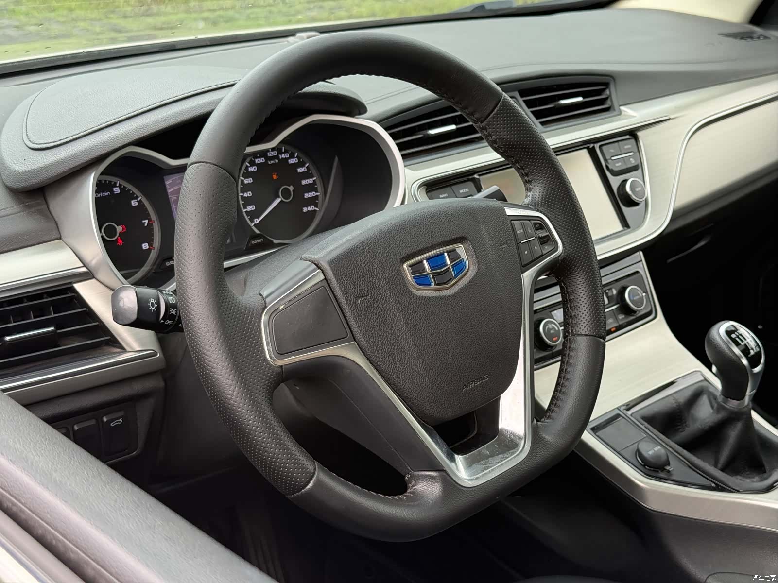 Geely Emgrand, 2017 16