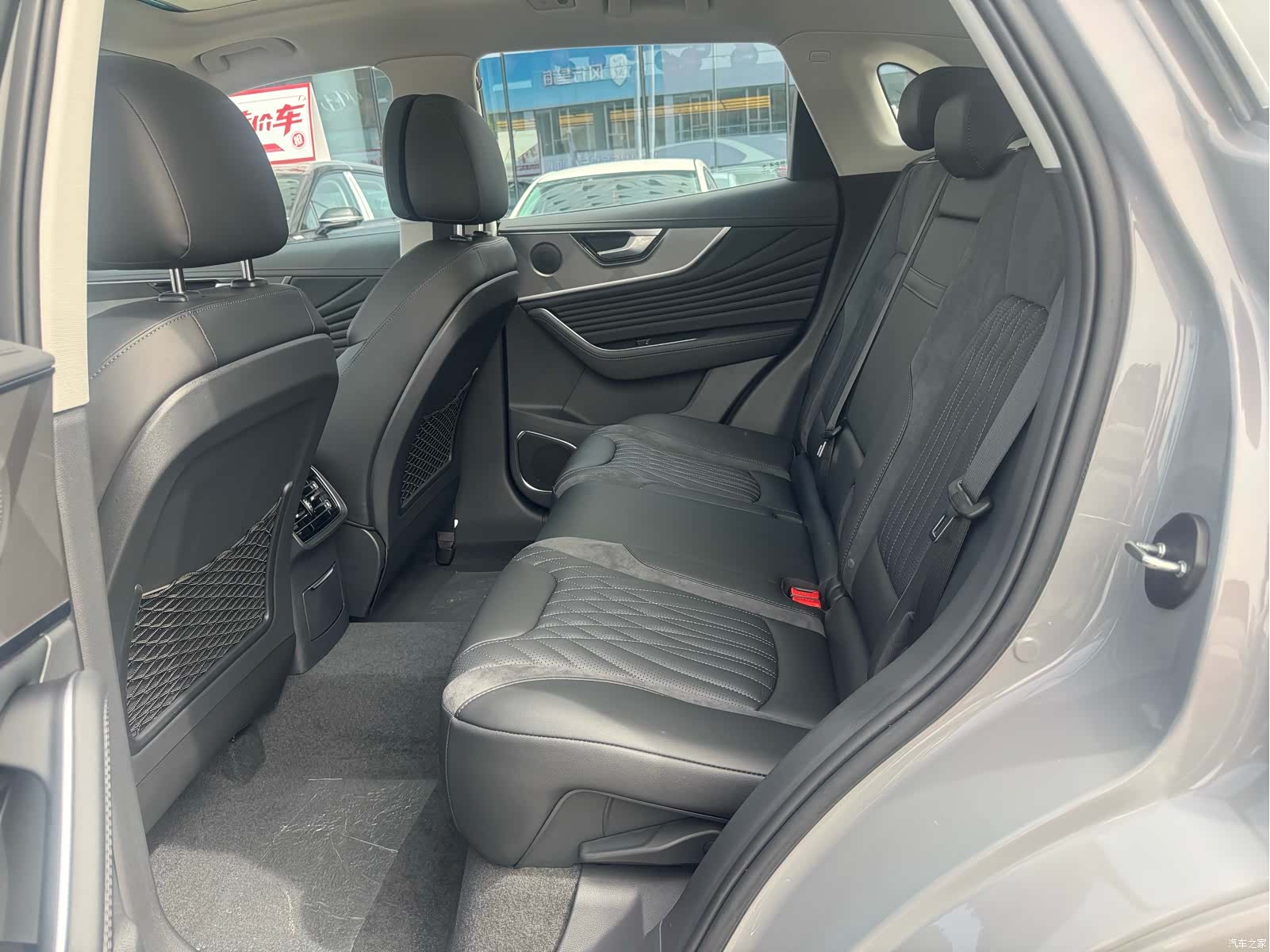 Hongqi HS5, 2026 12