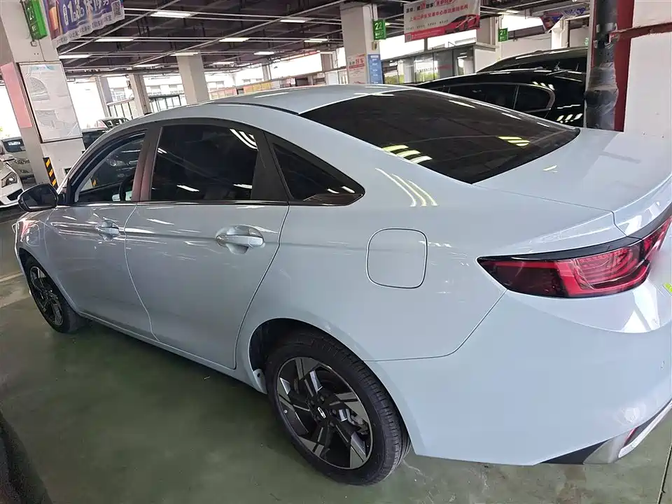 Geely Emgrand L HiP Geely Emgrand L HiP