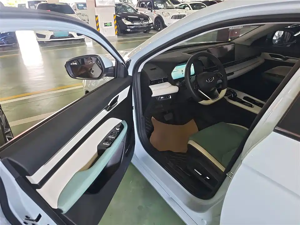 Geely Emgrand L HiP Geely Emgrand L HiP