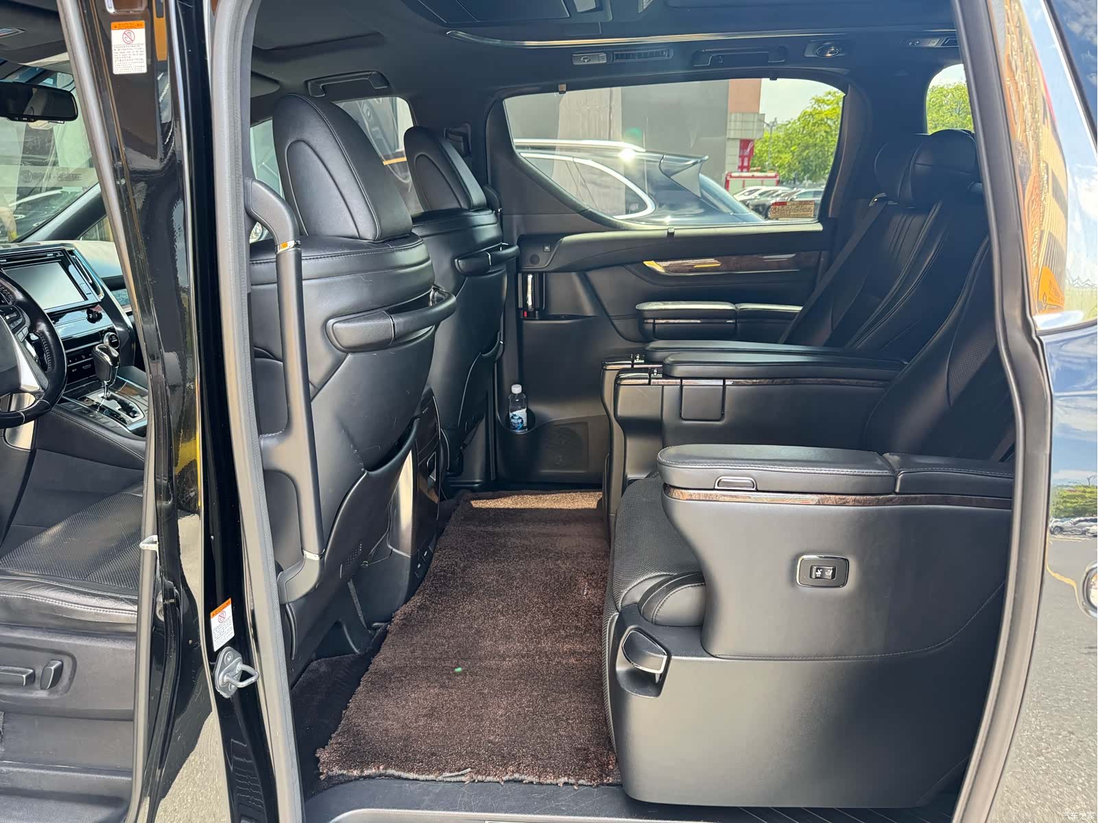 Toyota Alphard, 2018 4