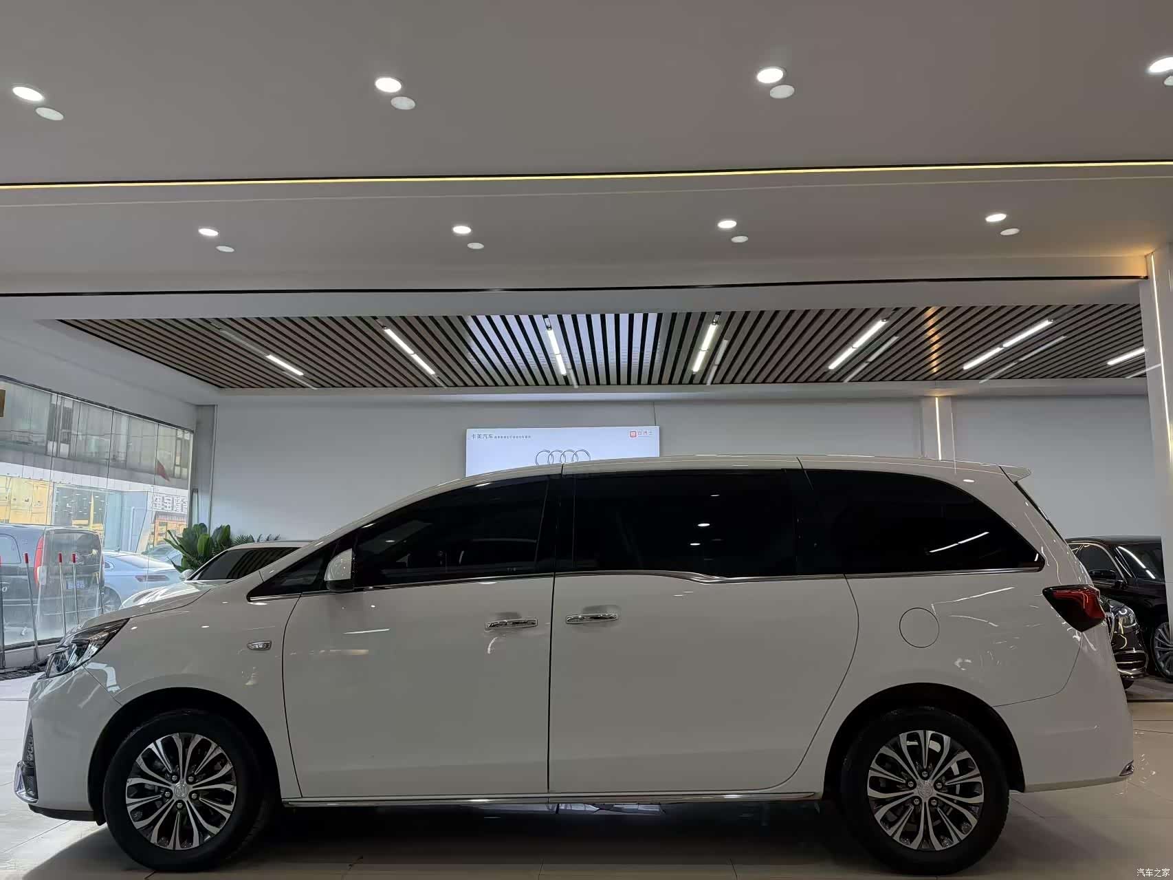 Buick GL8, 2023 8