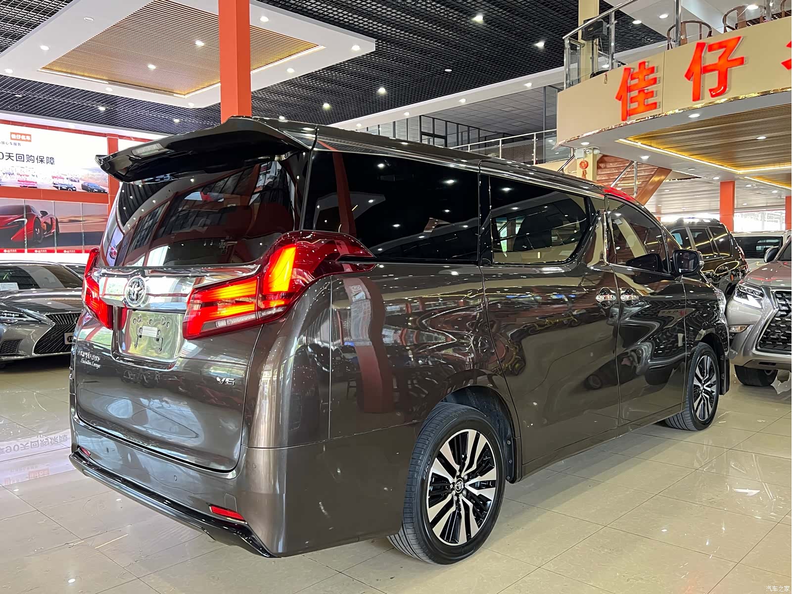 Toyota Alphard, 2018 все фото