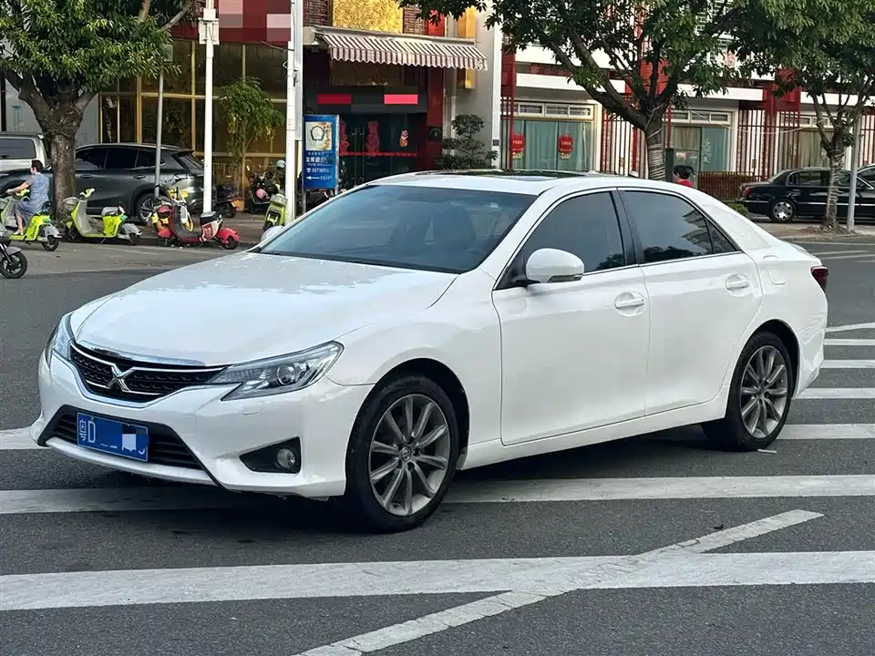 Toyota Reiz