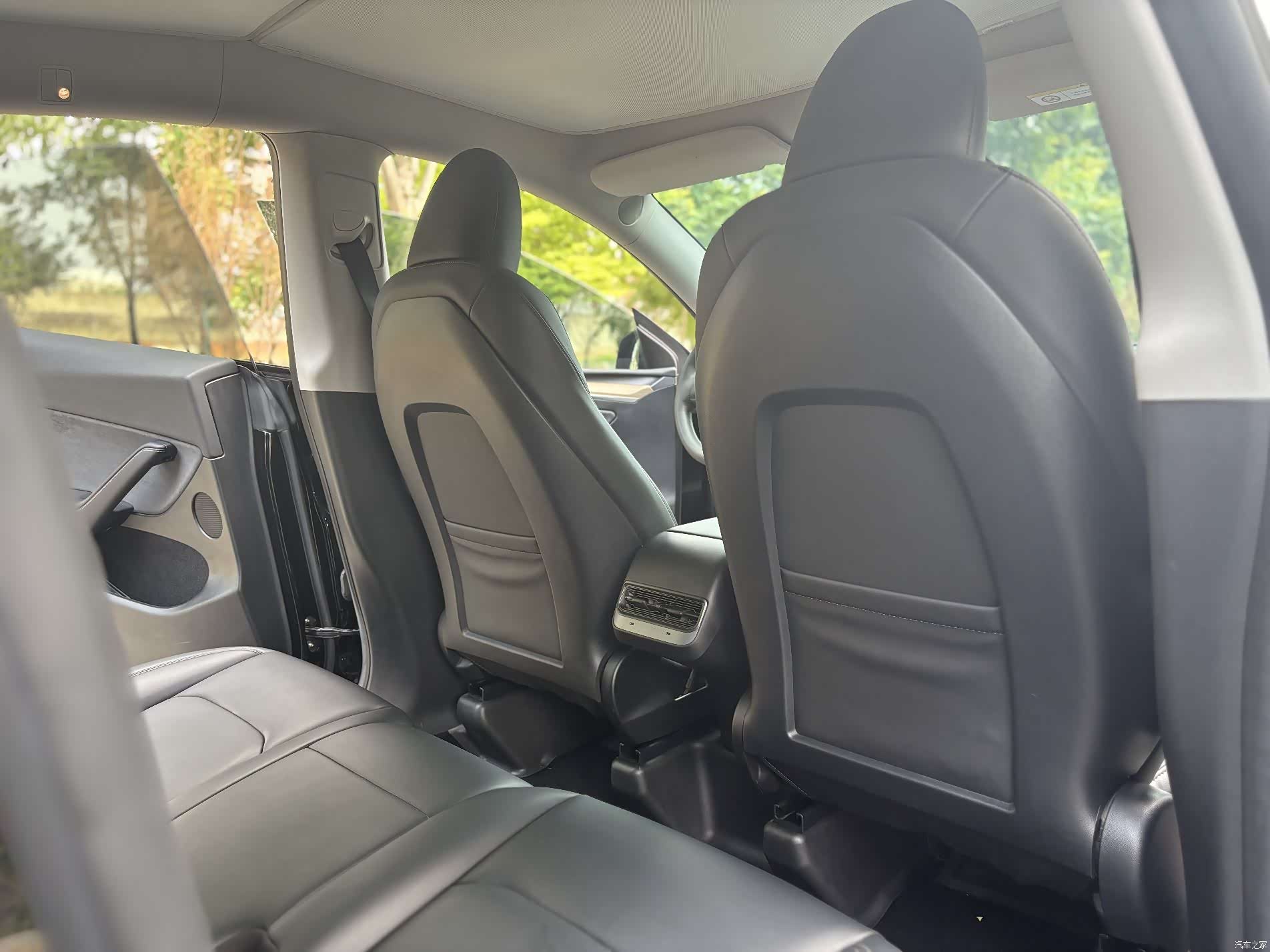 Tesla Model Y, 2023 7