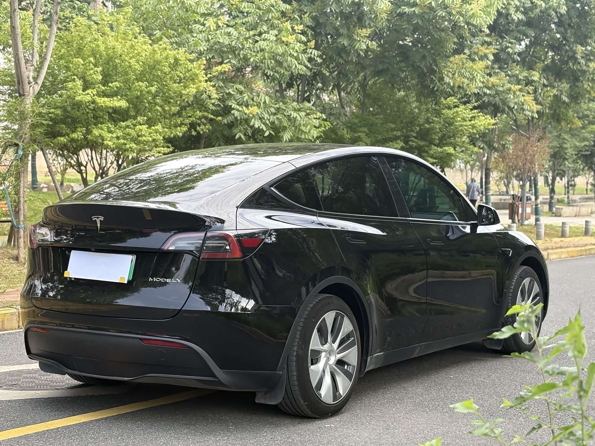 Tesla Model Y, 2023 9