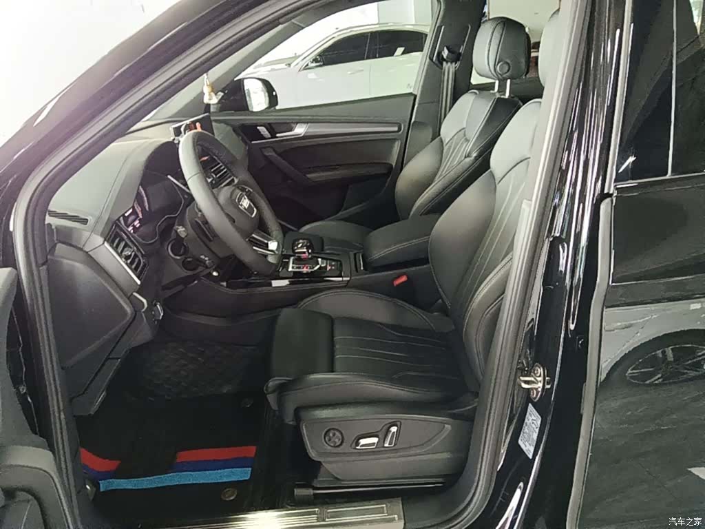 Audi Q5L, 2025 15