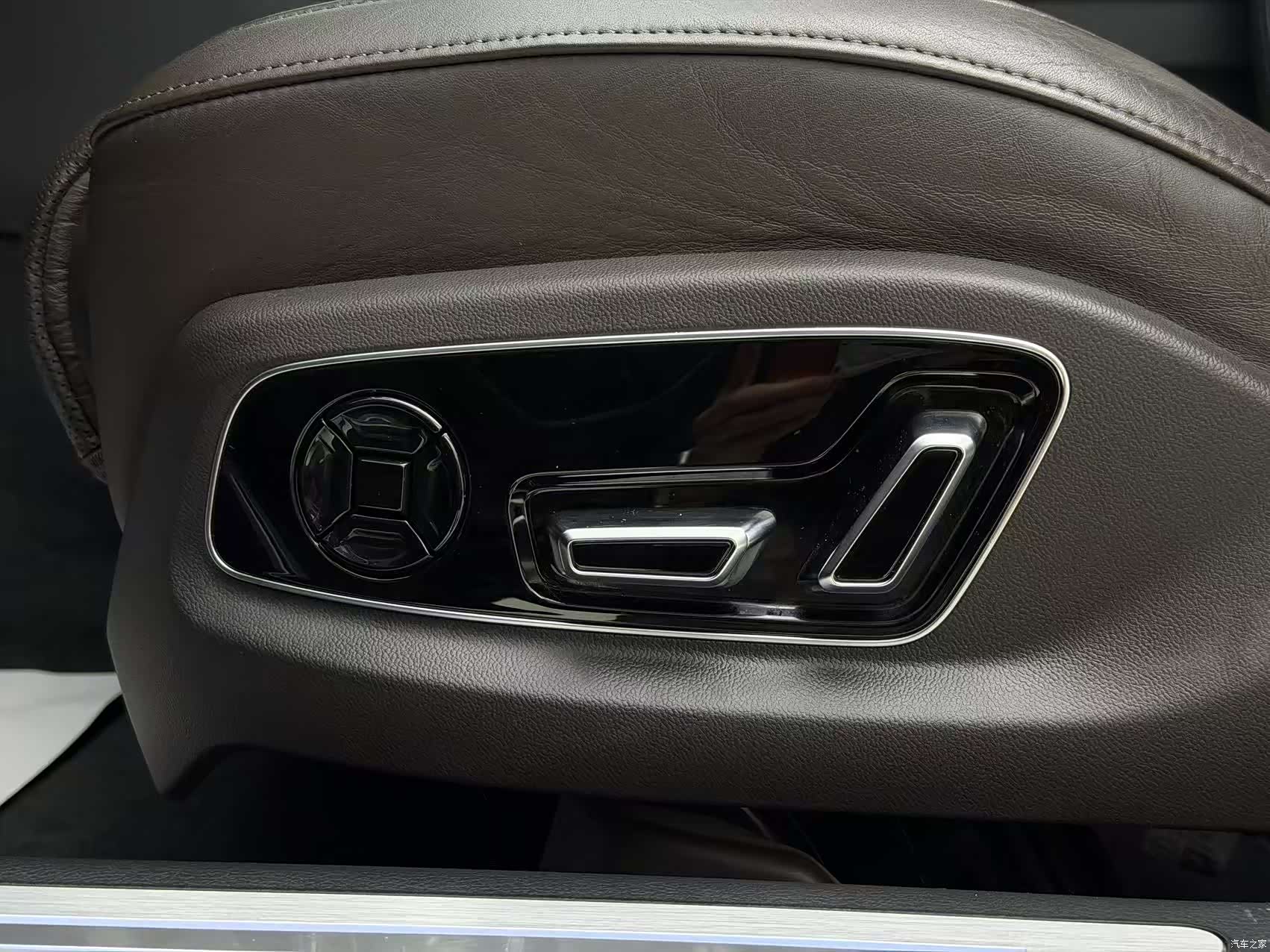 Audi A8L, 2022 14