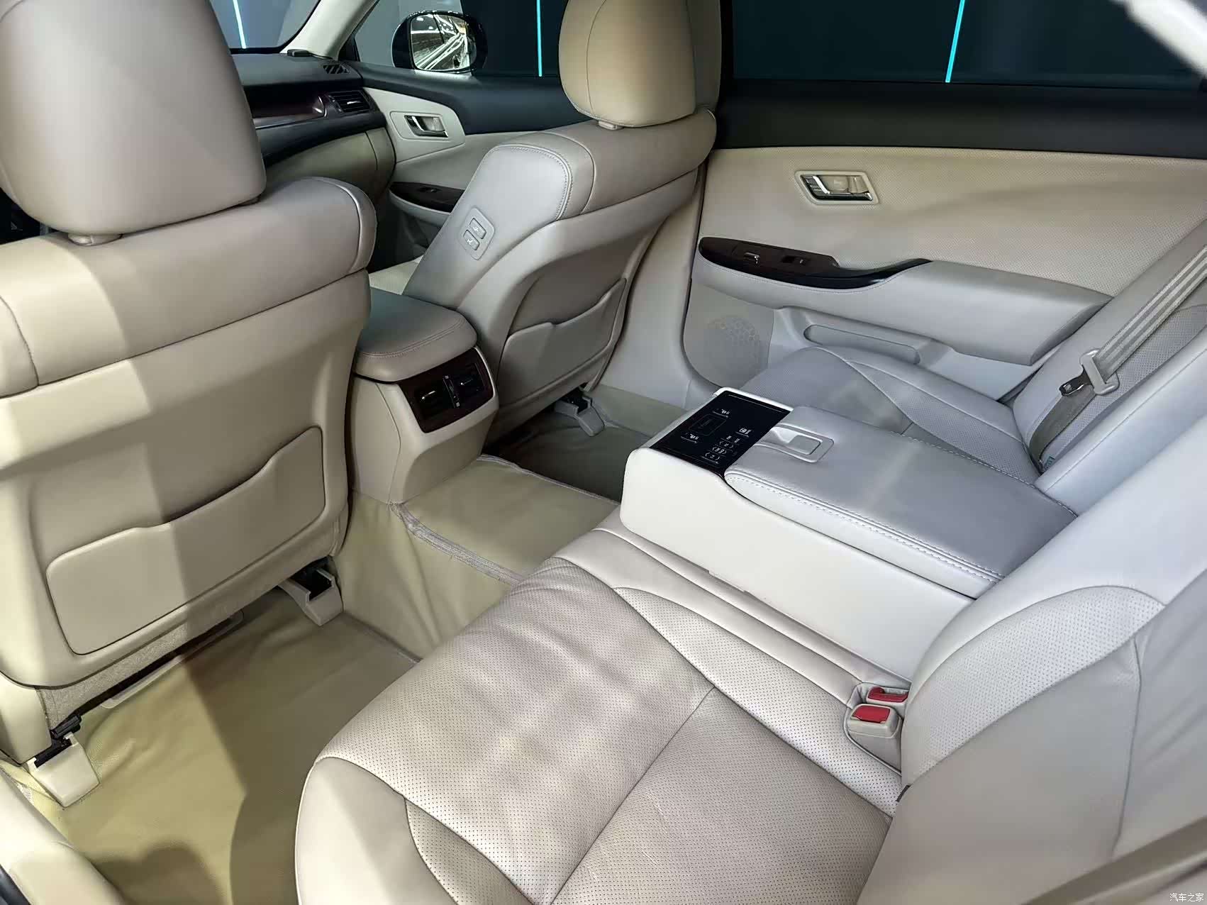 Toyota Crown, 2012 10