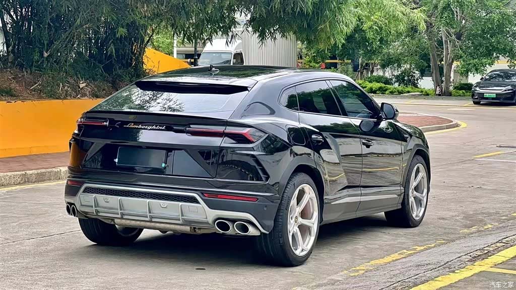 Lamborghini Urus, 2021 3