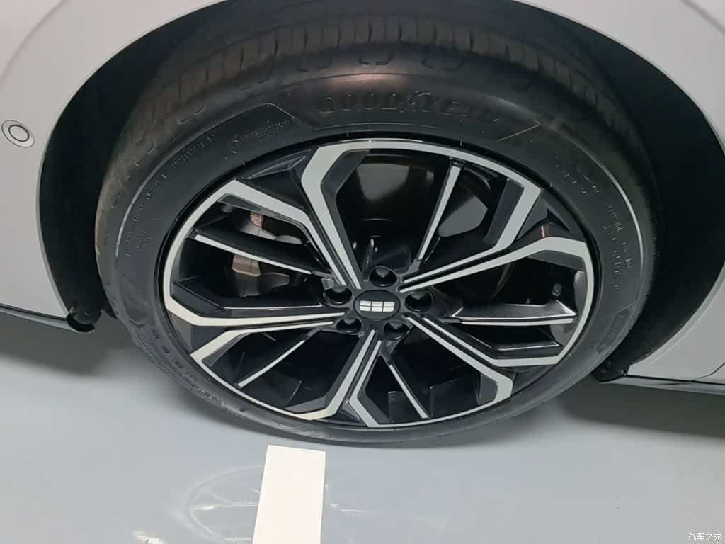 Geely E8, 2025 23