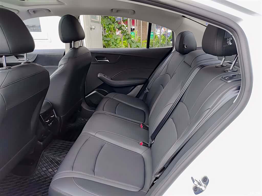 Roewe i5, 2025 8