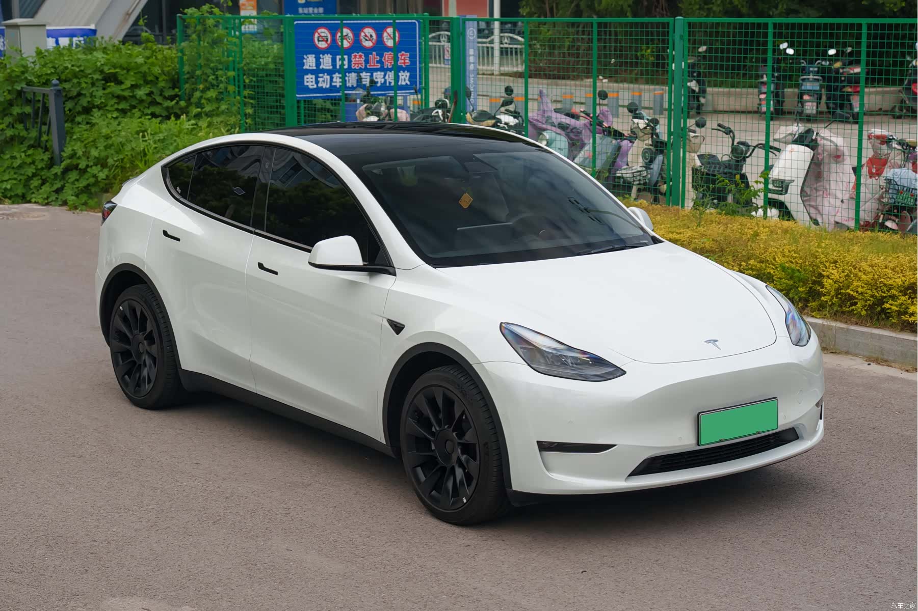 Tesla Model Y, 2022 3