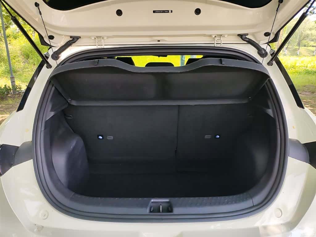 BYD Dolphin, 2023 19