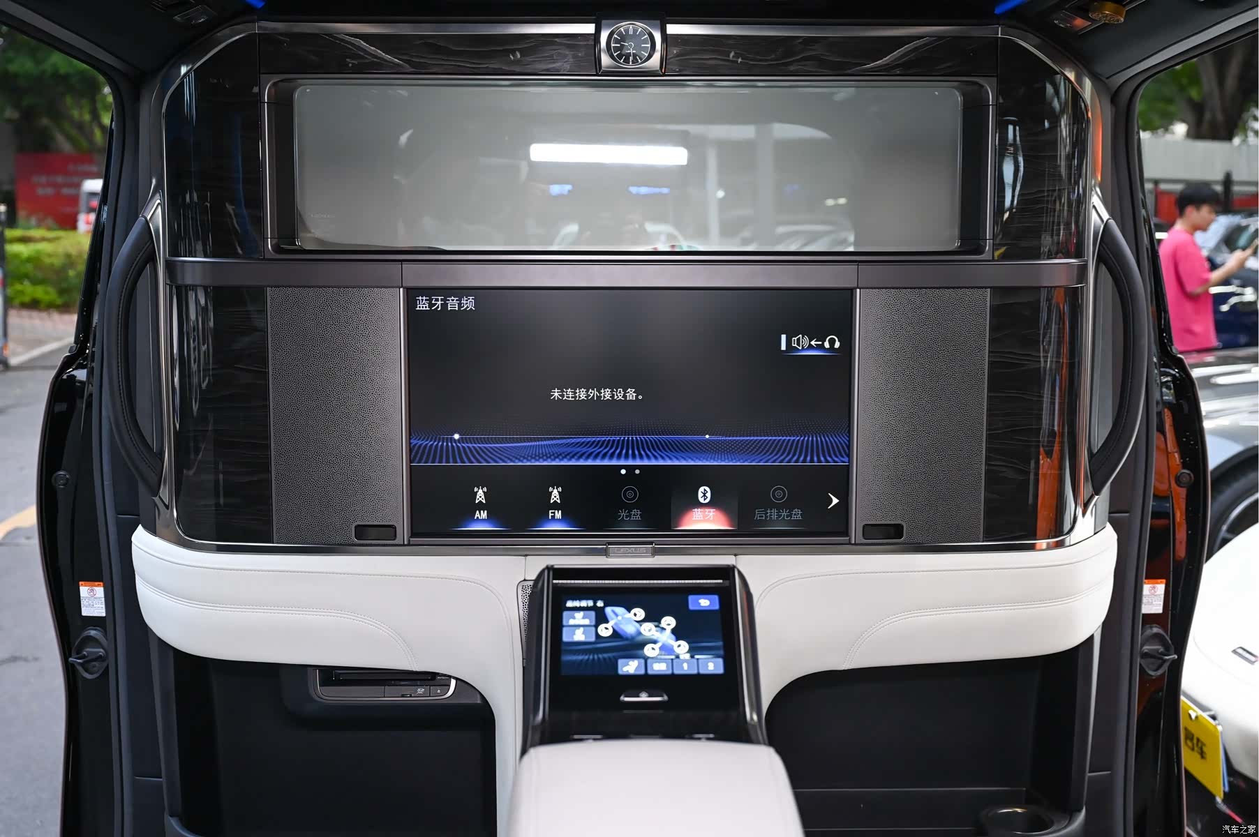 Lexus LM, 2020 9