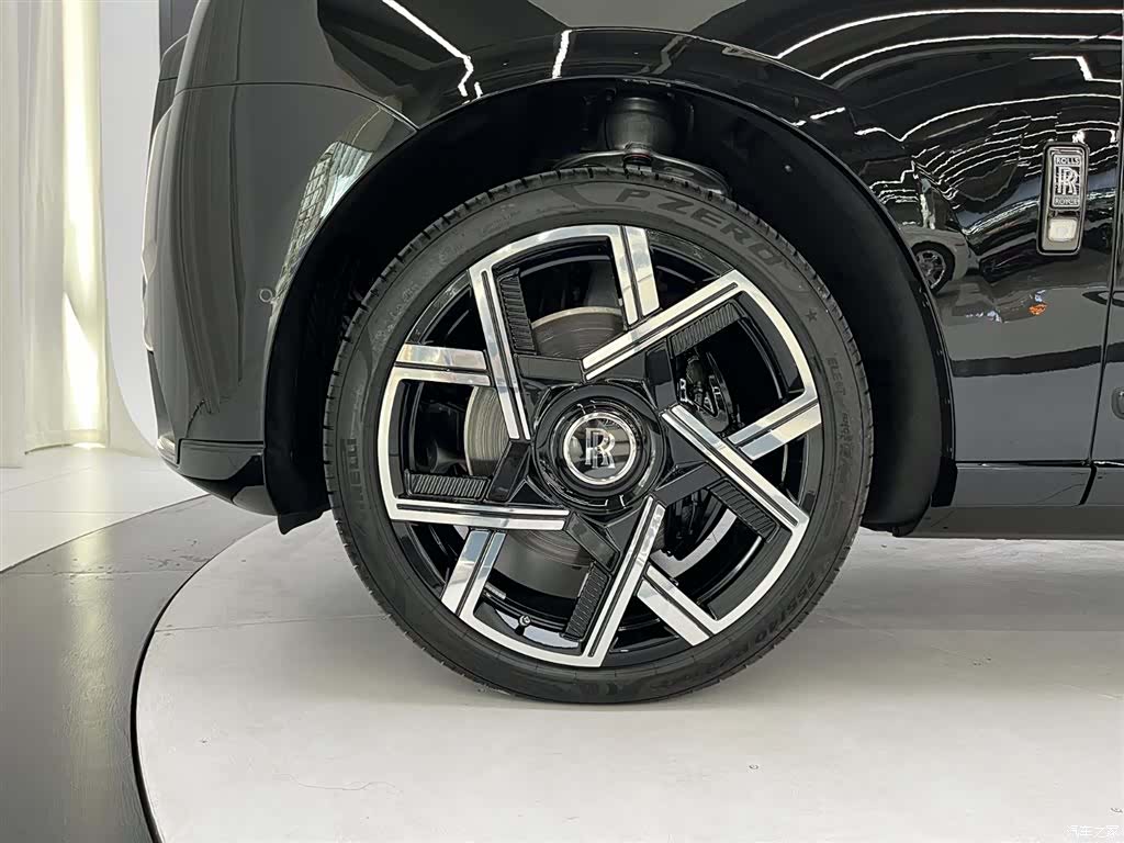 Rolls-Royce Cullinan, 2026 24