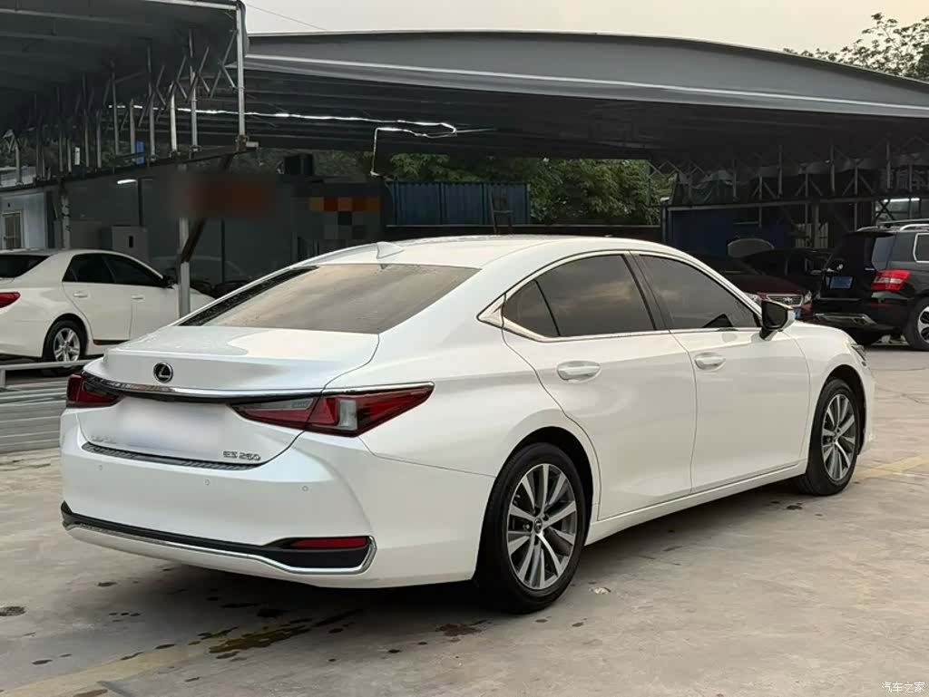 Lexus ES, 2020 24