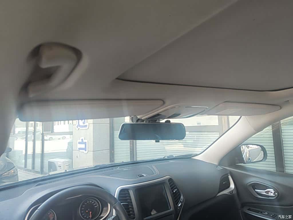 Jeep Cherokee, 2018 18