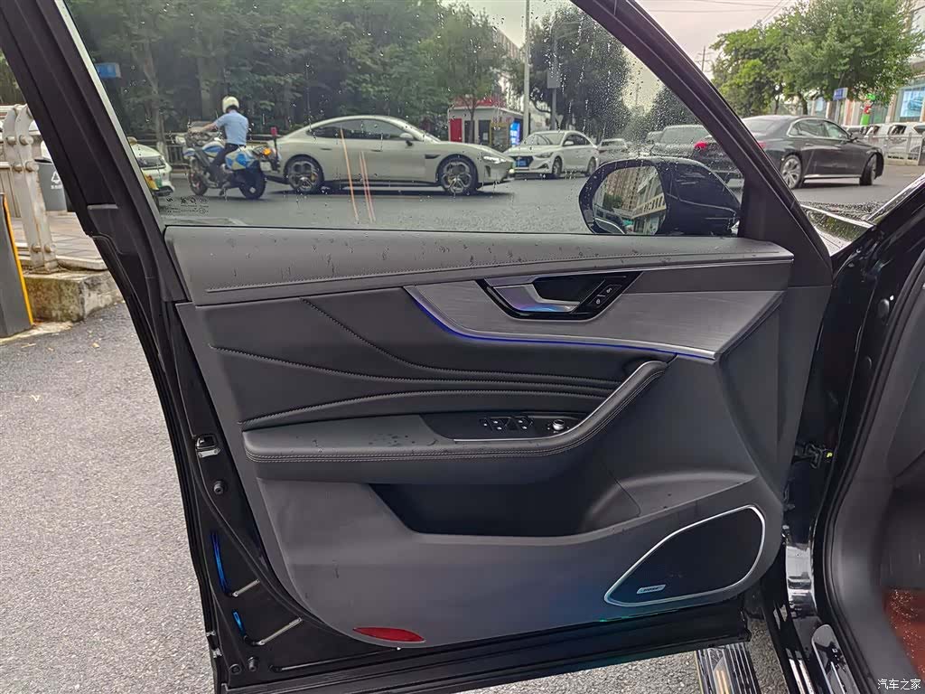 Hongqi HS5, 2025 6